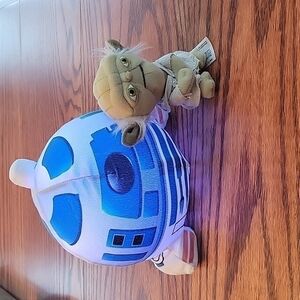 𝅺star WARS R2D2 nightlight and YODA clip on both talk.